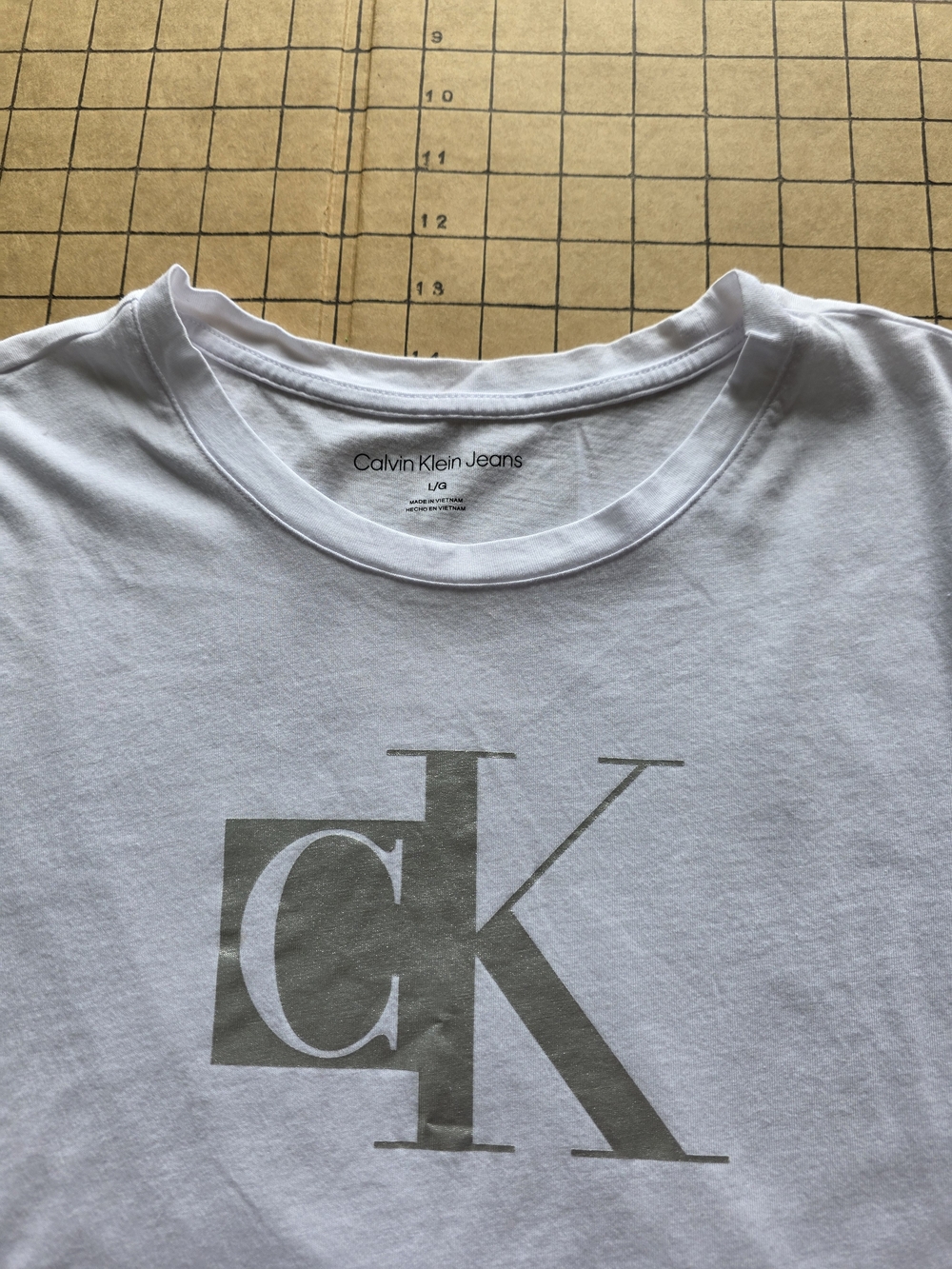 Calvin Klein White CK Logo Tee Metallic Silver Graphic Cotton Modal L - Picture 11 of 12